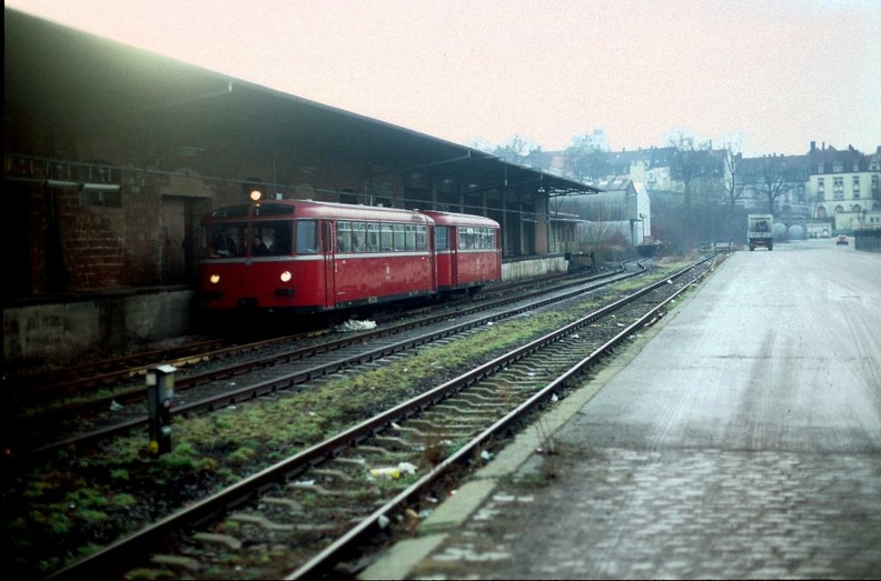 795 240 + 995 019 als IBSE-Sonderzug Güterzugstrecken und Anschlußbahnen im Großraum Saarbrücken in Pirmasens Gbf (24.01.1997) p000956.jpg