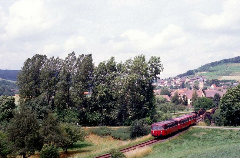 DZt 20041 Schäftersheim – Langenburg vor der Ortskulisse von Schäftersheim. (Strecke Weikersheim – Schäftersheim). p000831.jpg