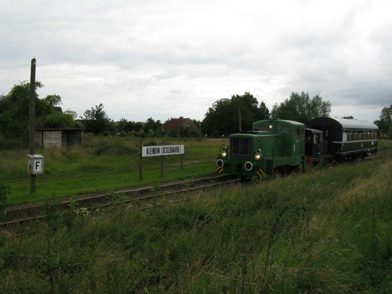 Der IBSE-Sonderzug am 10.08.2012 auf der Rückfahrt nach Gramzow in Kleinow (Uckermark). p000465.jpg