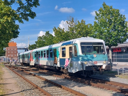 Auf den Gleisen des Schwedenkai in Kiel